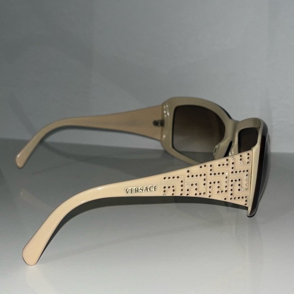 Versace MOD. 4069
405/13 Brown Tan Cream
Sunglasses main image 5